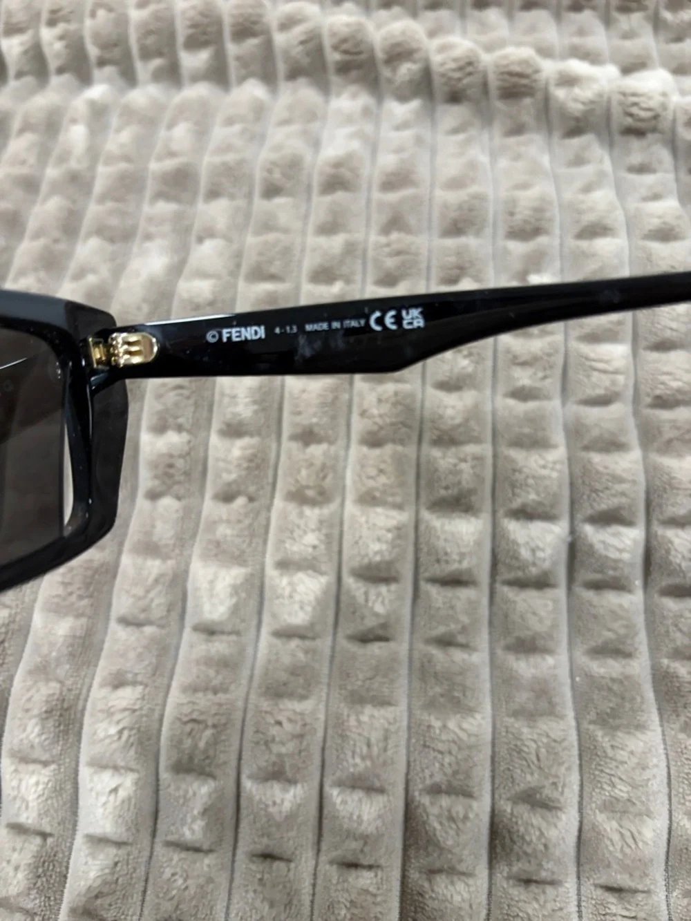 Fendi Black women’s Sunglasses with Subtle Logo